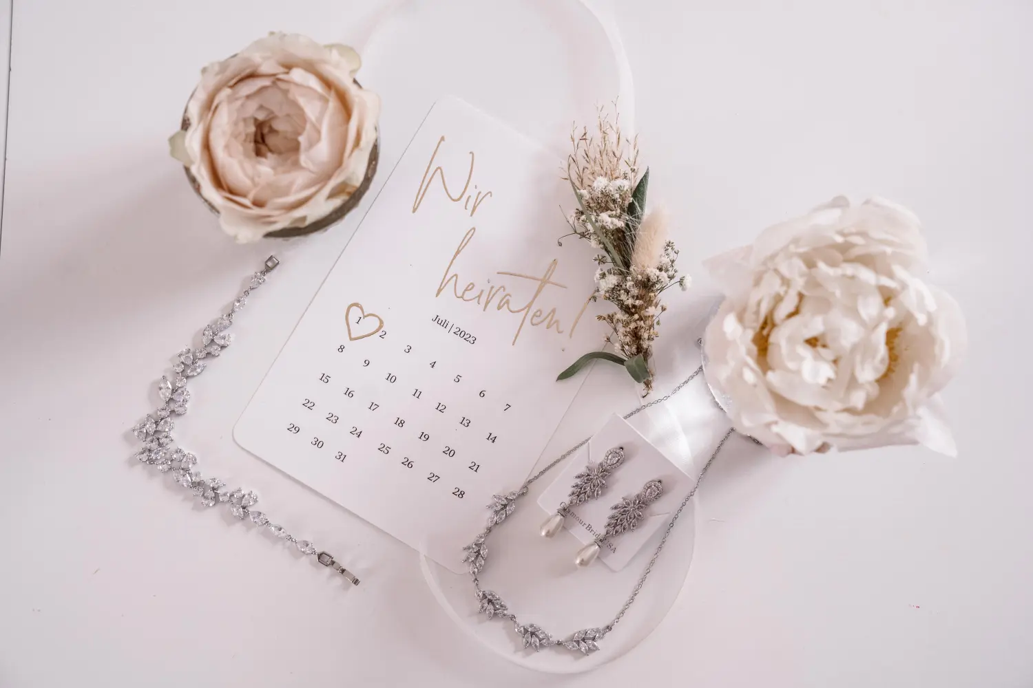 Melissa Herkommer Fotografie, Hochzeitskalender und Brautschmuck