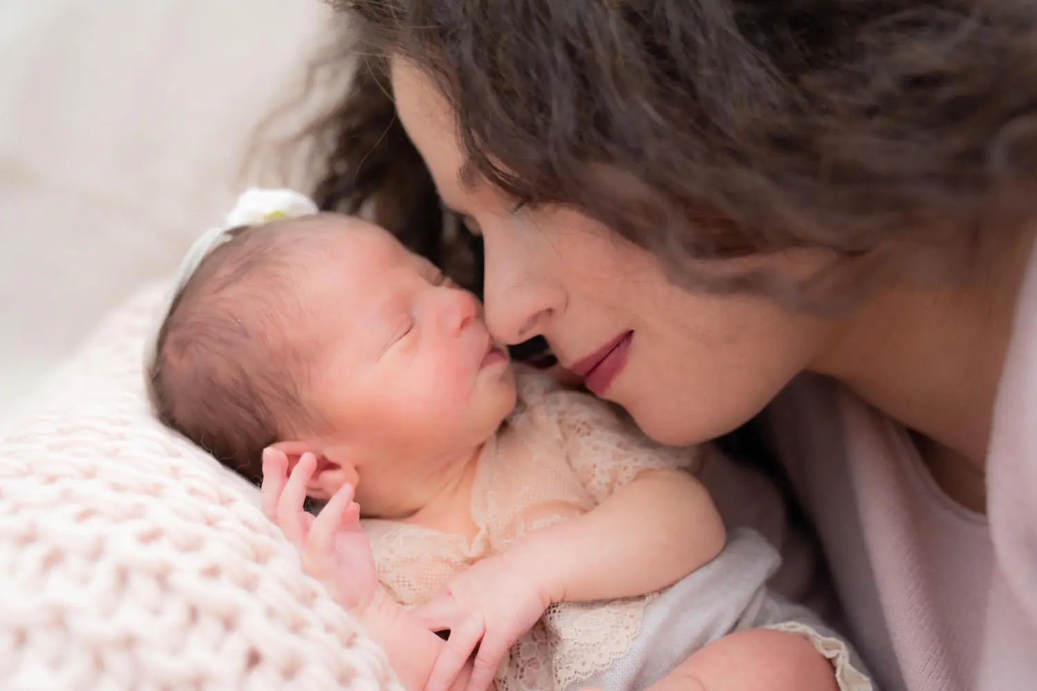 Melissa Herkommer Photography, Neugeborene, Mutter und Baby