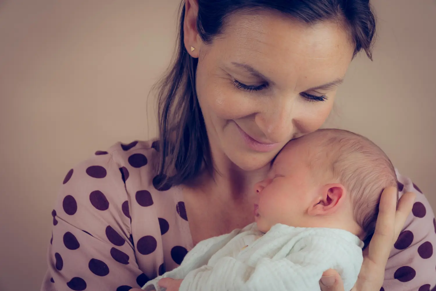 Melissa Herkommer Photography, Neugeborene, Mutter und Baby